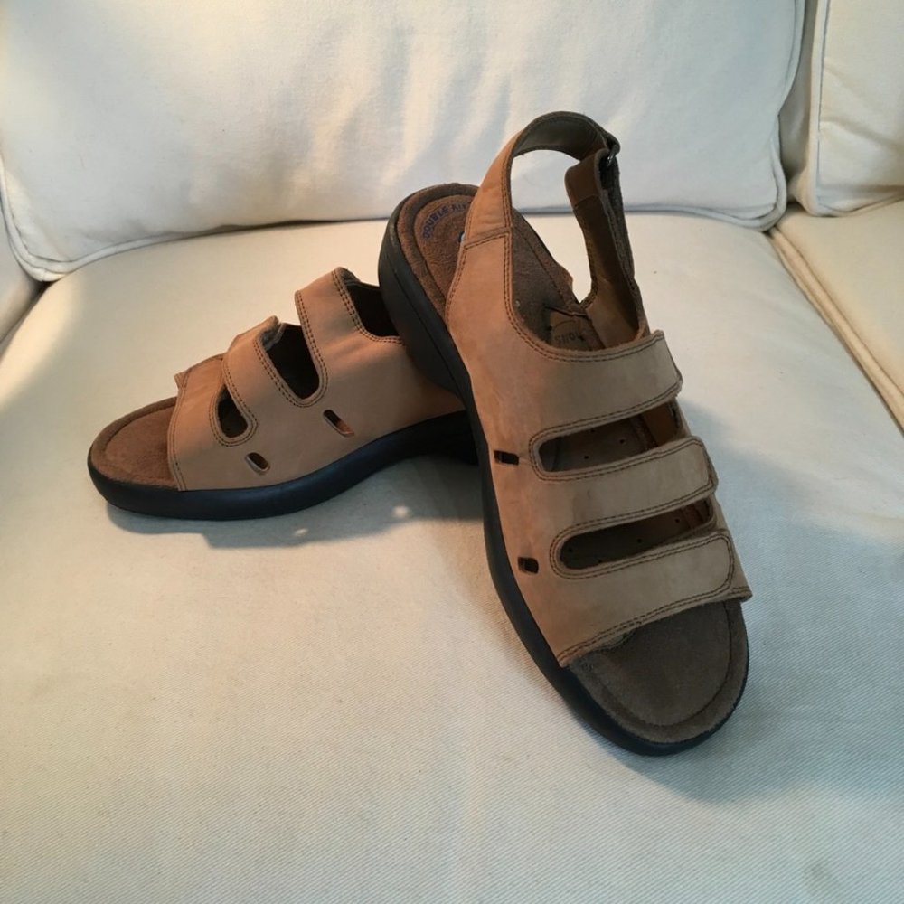 NWOT Dr. Scholl's Double Air Pillow Leather Sandal"s